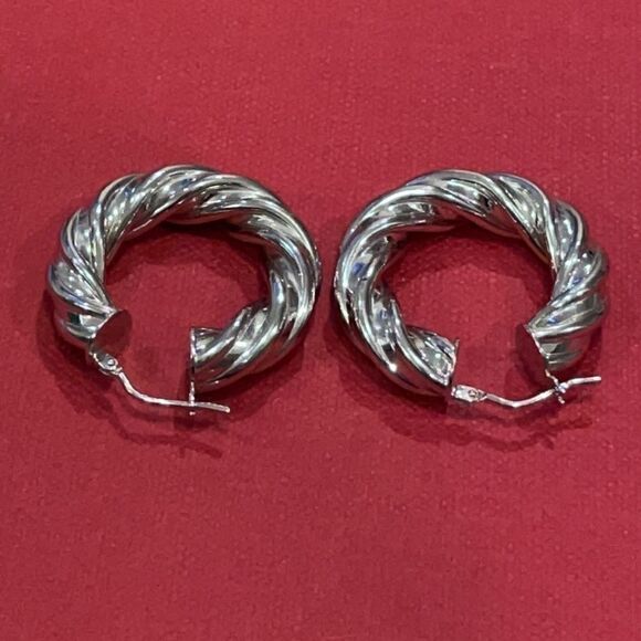 Bronze Milor Italy Twisted Silver Hoop Earrings - Picture 3 of 4